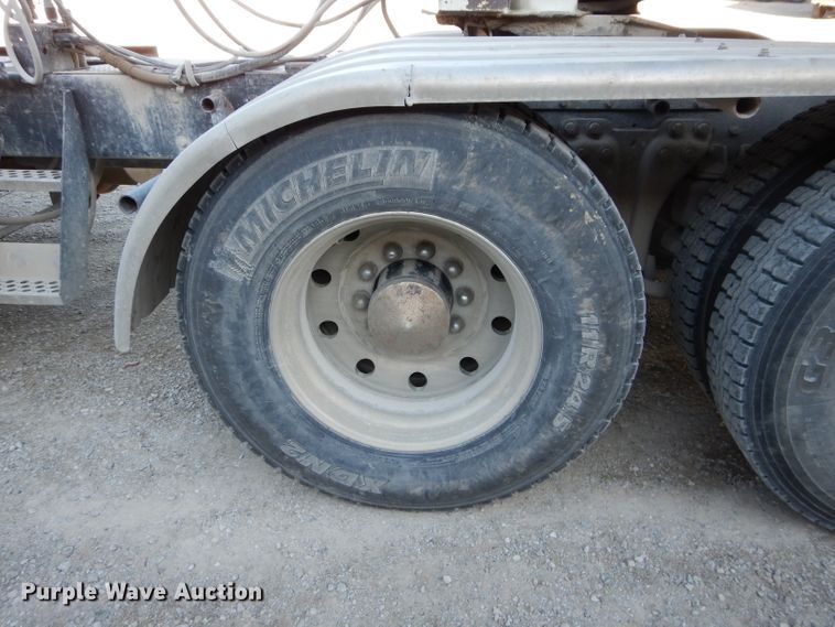 image for item DE2502 1993 Kenworth W900  semi truck