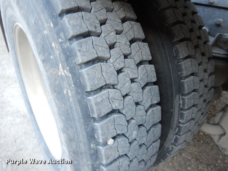 image for item DE2502 1993 Kenworth W900  semi truck