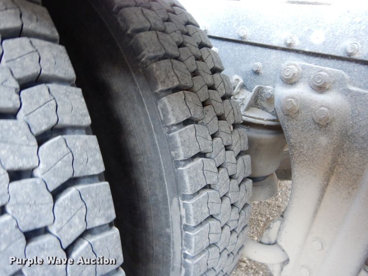 image for item DE2502 1993 Kenworth W900  semi truck