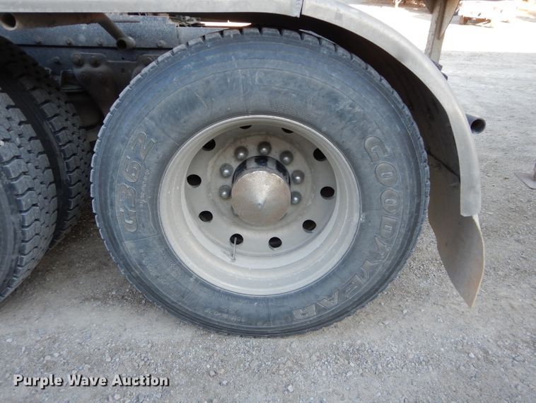 image for item DE2502 1993 Kenworth W900  semi truck