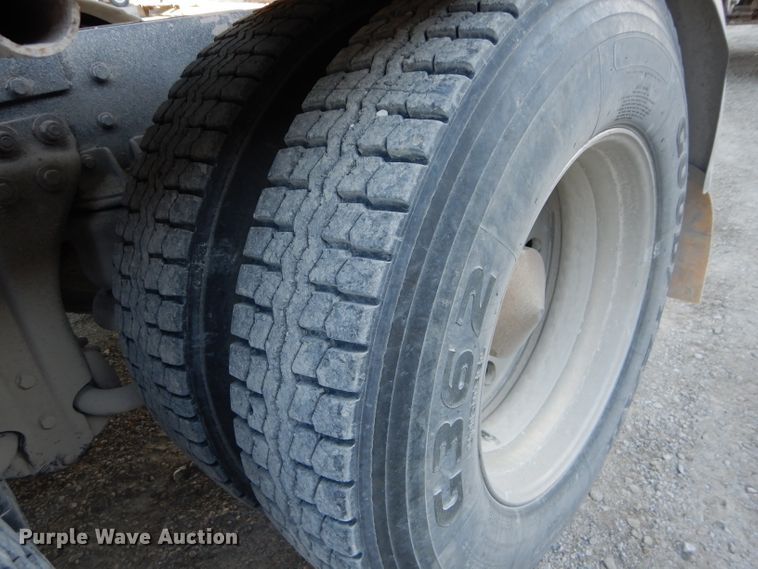 image for item DE2502 1993 Kenworth W900  semi truck