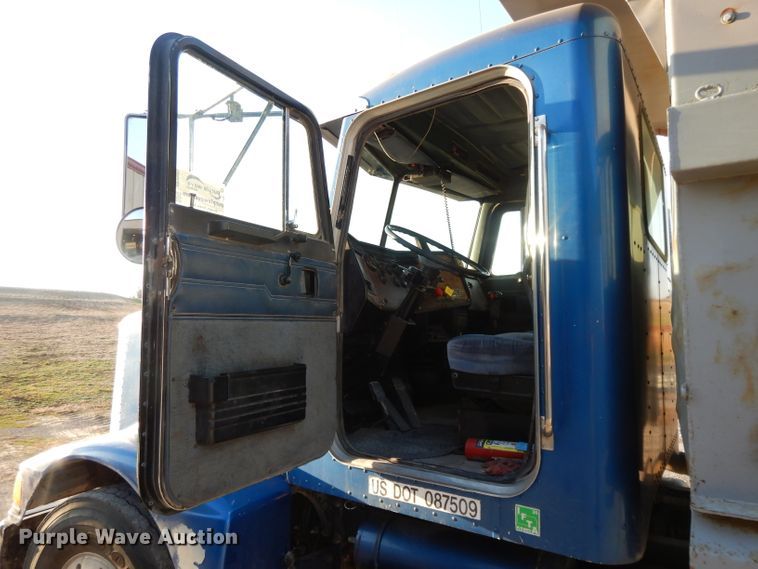 image for item DE2503 1987 Peterbilt 378  dump truck