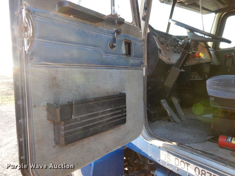 image for item DE2503 1987 Peterbilt 378  dump truck