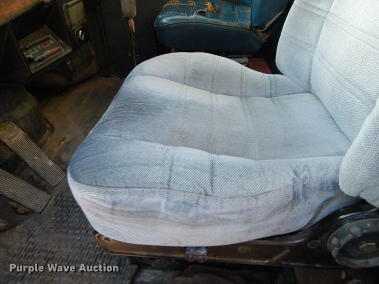 image for item DE2503 1987 Peterbilt 378  dump truck