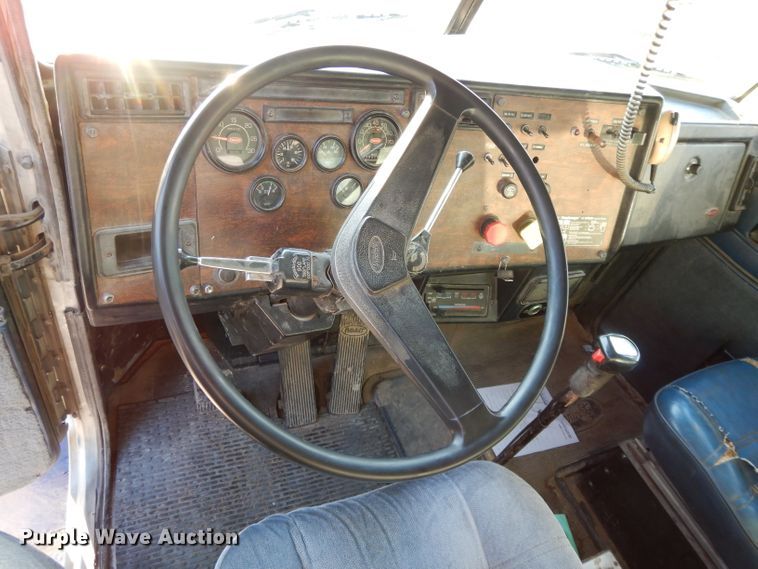 image for item DE2503 1987 Peterbilt 378  dump truck