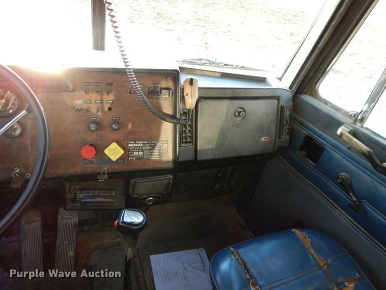 image for item DE2503 1987 Peterbilt 378  dump truck
