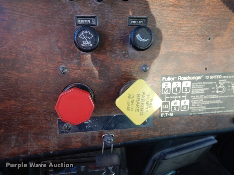 image for item DE2503 1987 Peterbilt 378  dump truck