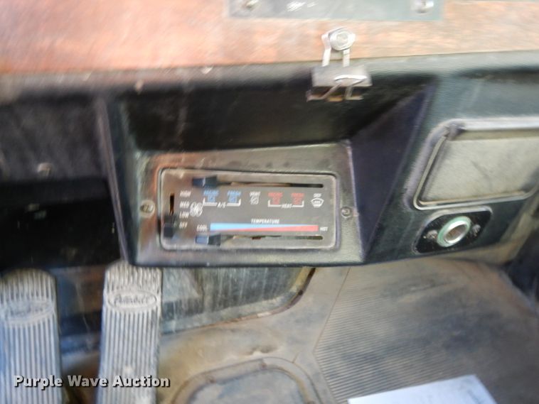 image for item DE2503 1987 Peterbilt 378  dump truck