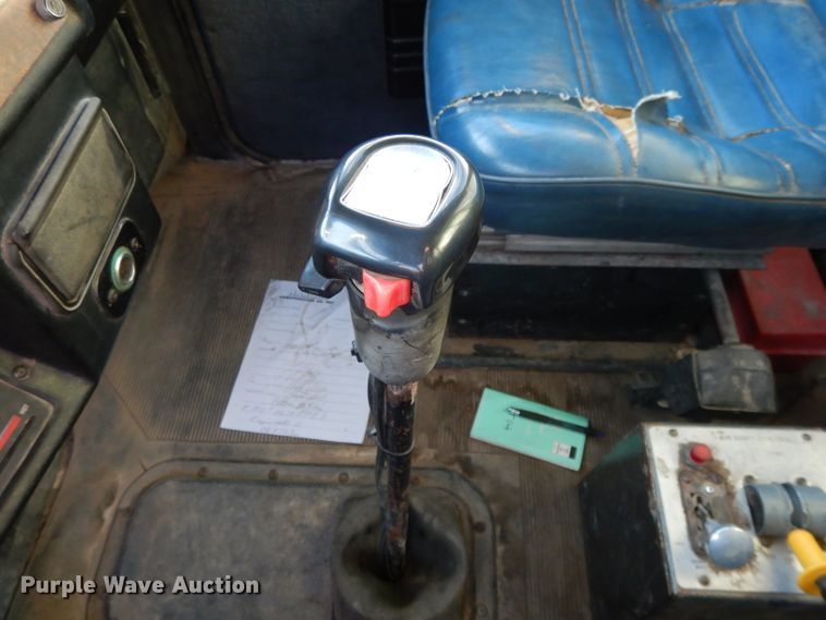 image for item DE2503 1987 Peterbilt 378  dump truck