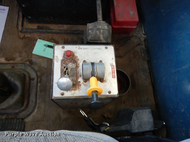 image for item DE2503 1987 Peterbilt 378  dump truck