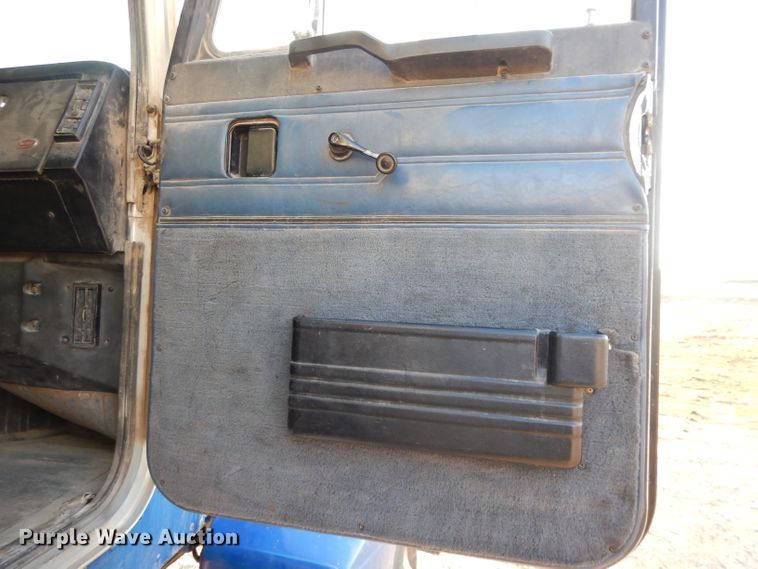 image for item DE2503 1987 Peterbilt 378  dump truck