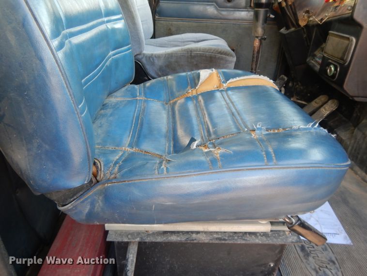 image for item DE2503 1987 Peterbilt 378  dump truck