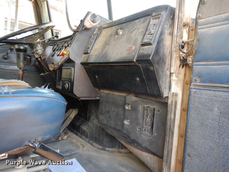 image for item DE2503 1987 Peterbilt 378  dump truck