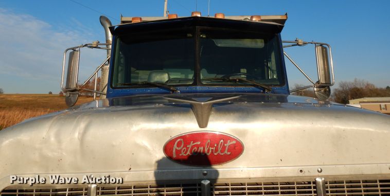 image for item DE2503 1987 Peterbilt 378  dump truck