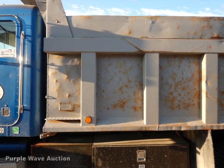 image for item DE2503 1987 Peterbilt 378  dump truck