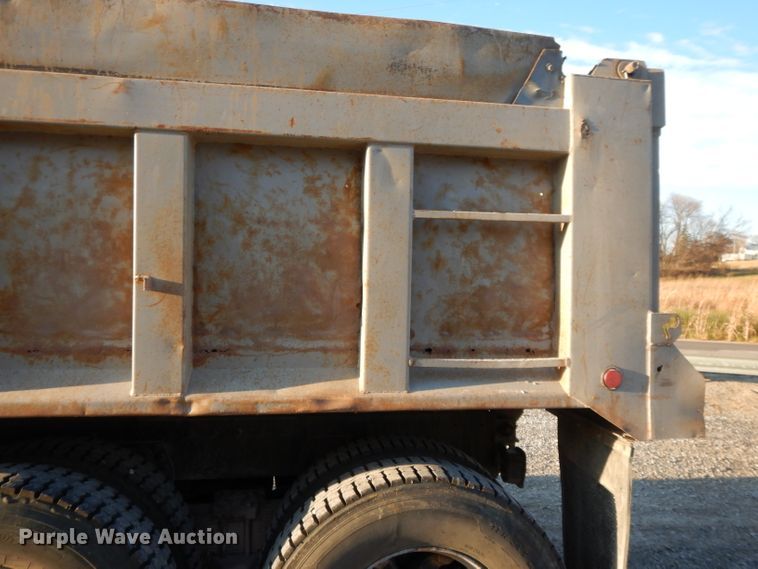image for item DE2503 1987 Peterbilt 378  dump truck