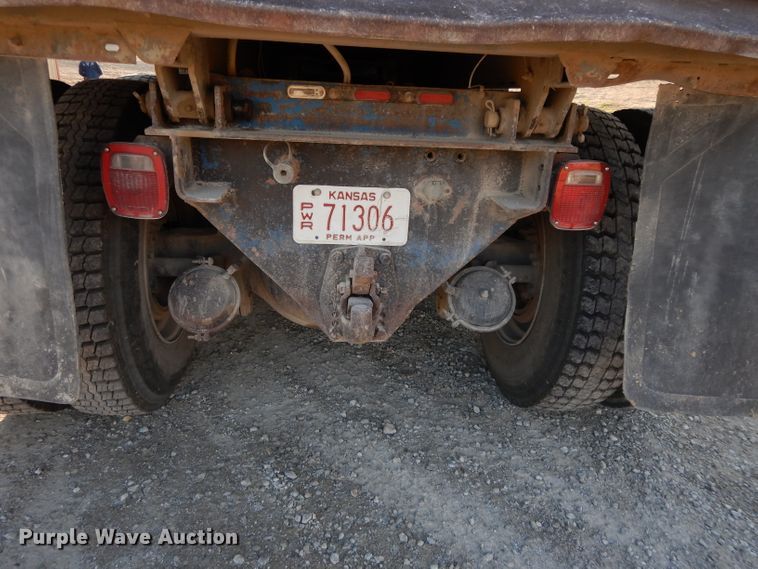 image for item DE2503 1987 Peterbilt 378  dump truck