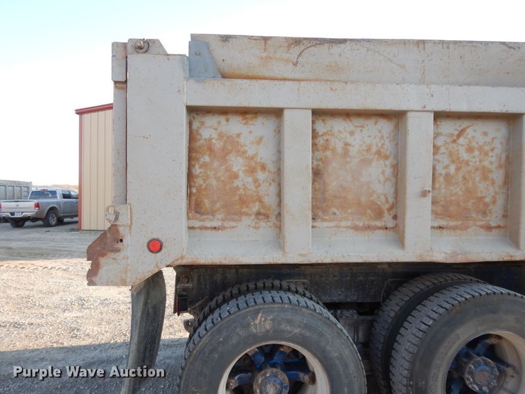 image for item DE2503 1987 Peterbilt 378  dump truck