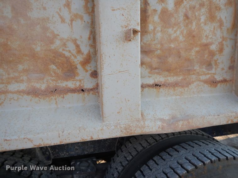 image for item DE2503 1987 Peterbilt 378  dump truck