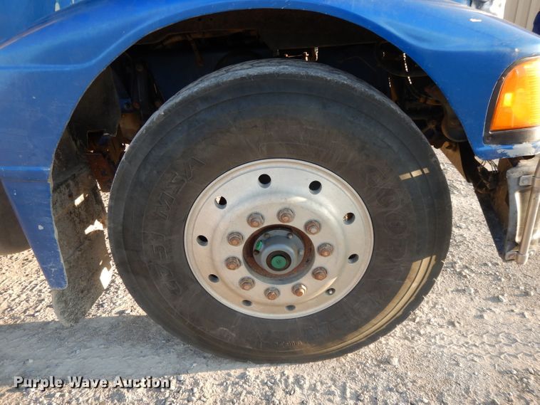 image for item DE2503 1987 Peterbilt 378  dump truck