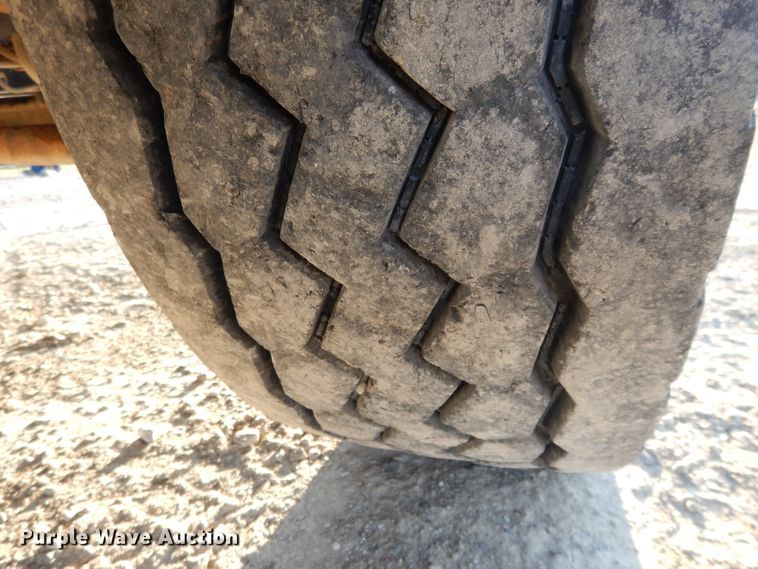 image for item DE2503 1987 Peterbilt 378  dump truck