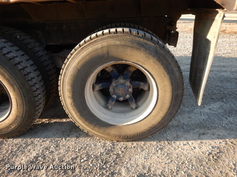 image for item DE2503 1987 Peterbilt 378  dump truck