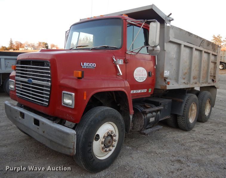 image for item DE2504 1992 Ford L8000  dump truck