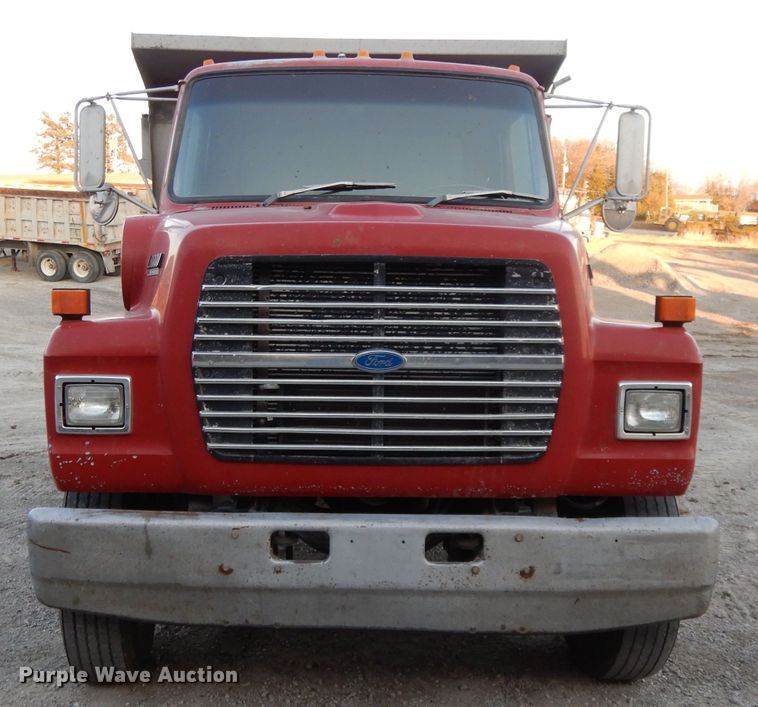 image for item DE2504 1992 Ford L8000  dump truck