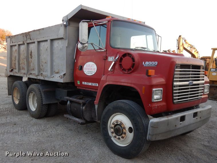 image for item DE2504 1992 Ford L8000  dump truck