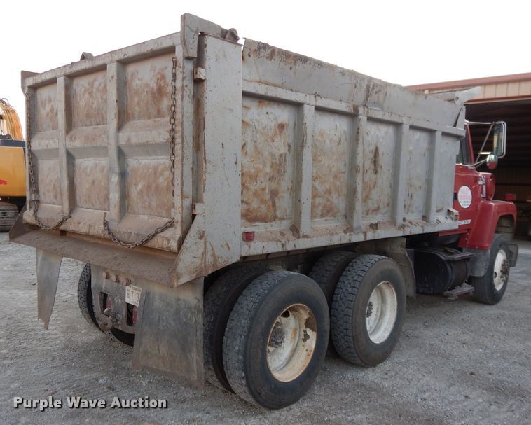 image for item DE2504 1992 Ford L8000  dump truck
