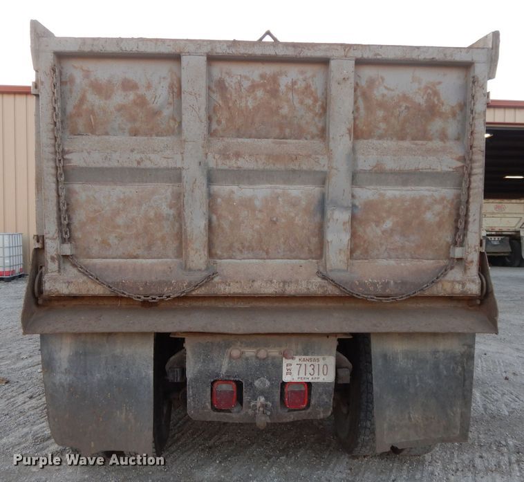 image for item DE2504 1992 Ford L8000  dump truck