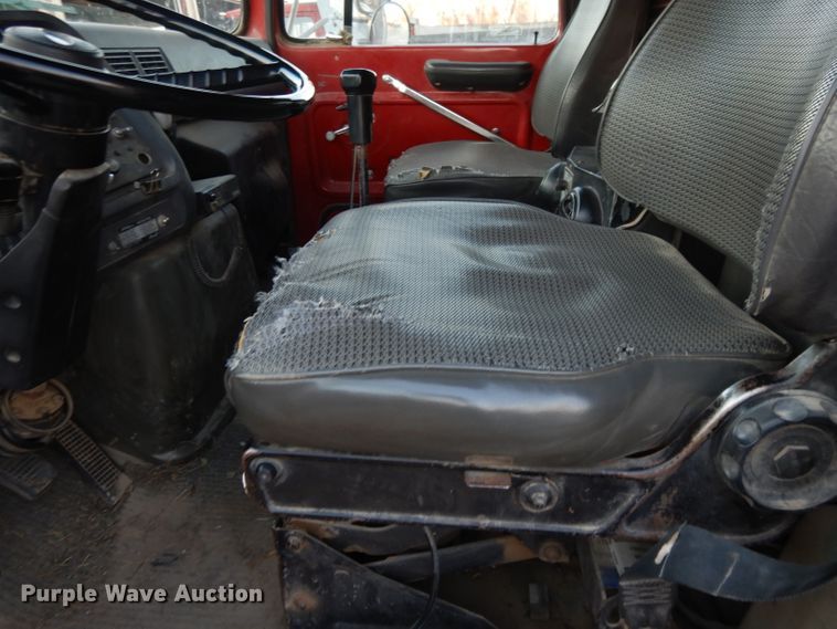 image for item DE2504 1992 Ford L8000  dump truck