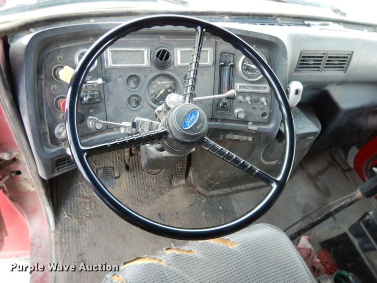 image for item DE2504 1992 Ford L8000  dump truck