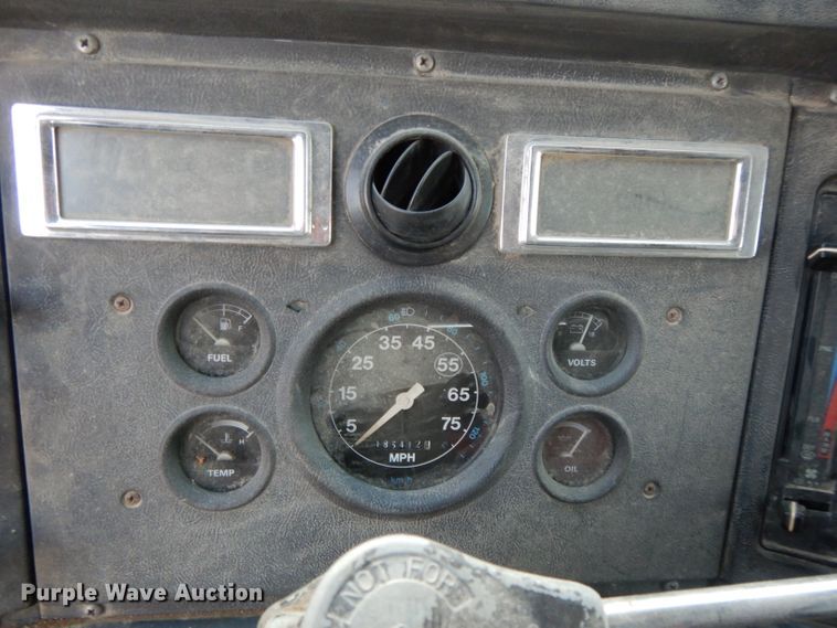 image for item DE2504 1992 Ford L8000  dump truck