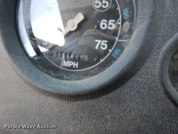 image for item DE2504 1992 Ford L8000  dump truck