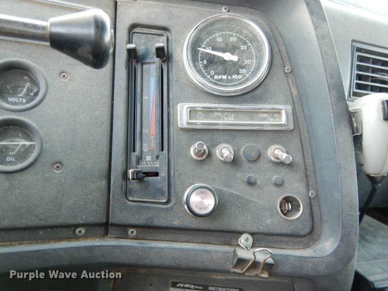 image for item DE2504 1992 Ford L8000  dump truck