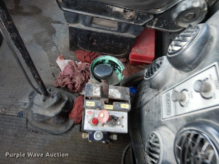 image for item DE2504 1992 Ford L8000  dump truck