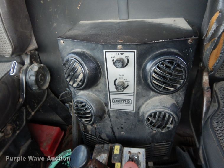 image for item DE2504 1992 Ford L8000  dump truck