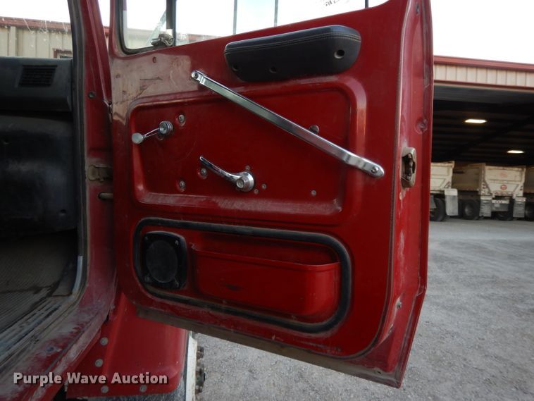 image for item DE2504 1992 Ford L8000  dump truck