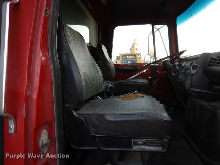 image for item DE2504 1992 Ford L8000  dump truck