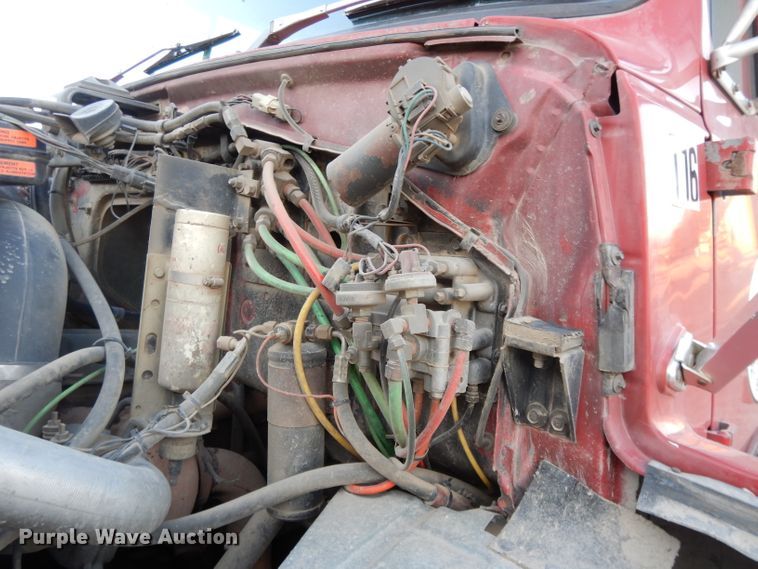 image for item DE2504 1992 Ford L8000  dump truck