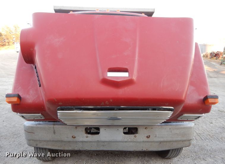 image for item DE2504 1992 Ford L8000  dump truck