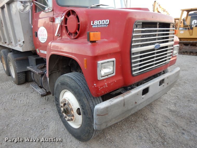 image for item DE2504 1992 Ford L8000  dump truck