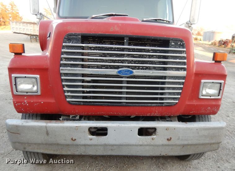 image for item DE2504 1992 Ford L8000  dump truck