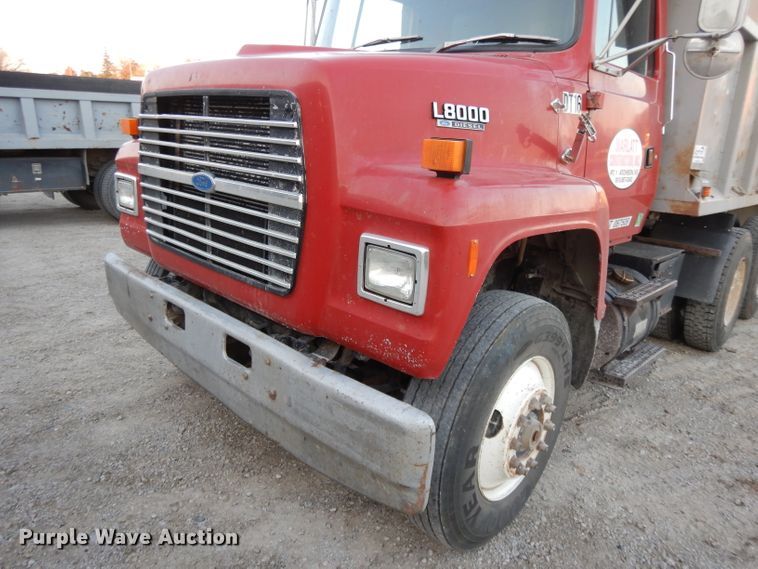 image for item DE2504 1992 Ford L8000  dump truck
