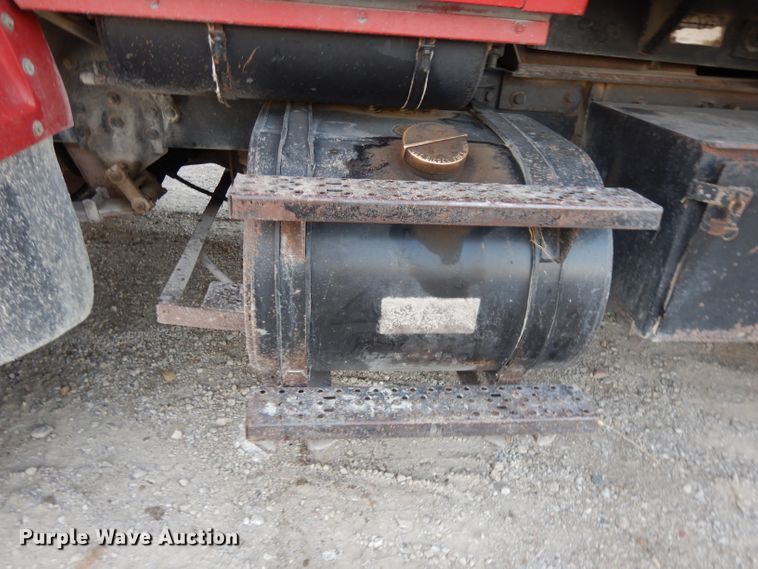 image for item DE2504 1992 Ford L8000  dump truck