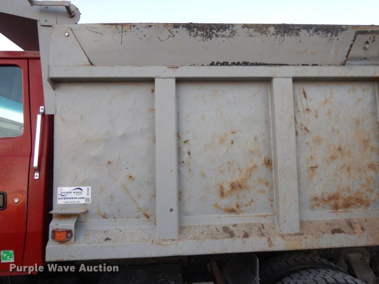 image for item DE2504 1992 Ford L8000  dump truck