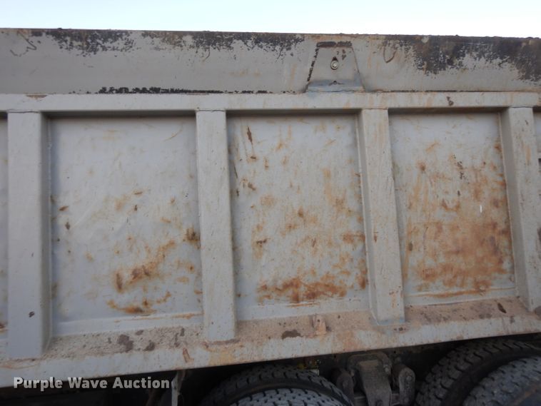 image for item DE2504 1992 Ford L8000  dump truck
