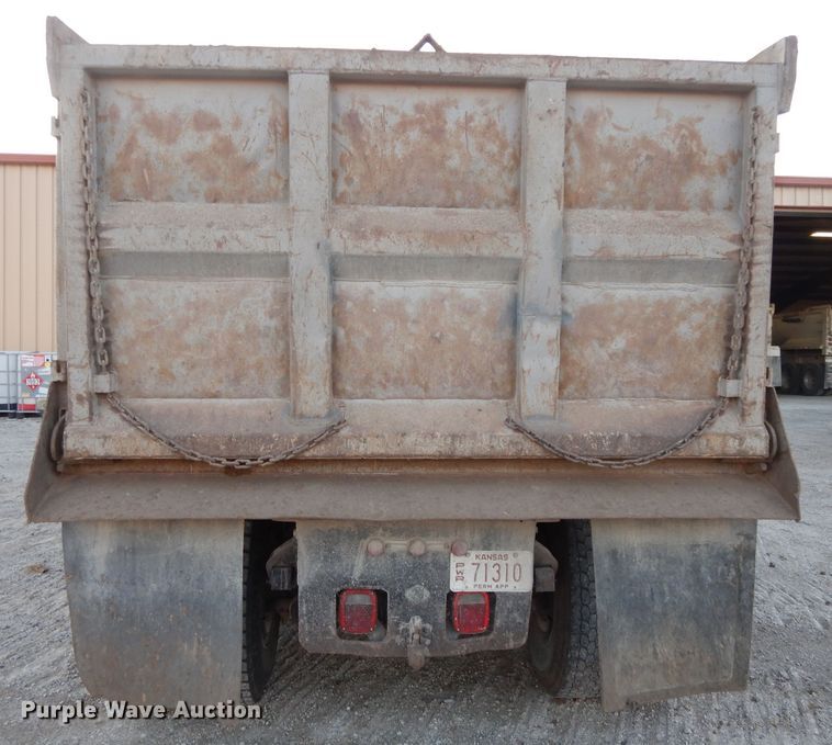 image for item DE2504 1992 Ford L8000  dump truck