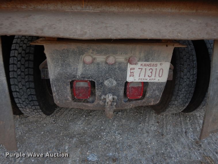 image for item DE2504 1992 Ford L8000  dump truck
